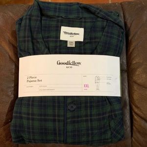 (2) med and large men’s pajamas